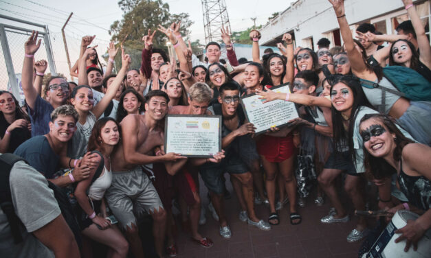 Farándula: MEDALLA DE BRONCE CON SENTIMIENTO DORADO