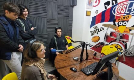 «ESTRELLAS AL AIRE», EL PROYECTO RADIAL QUE BRILLA EN EL COLEGIO ESTRELLA DE BELÉN