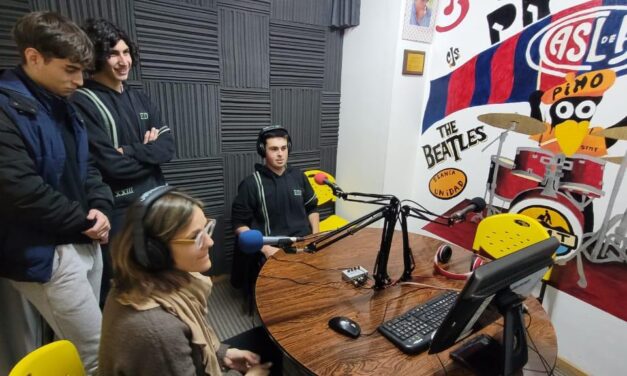 «ESTRELLAS AL AIRE», EL PROYECTO RADIAL QUE BRILLA EN EL COLEGIO ESTRELLA DE BELÉN