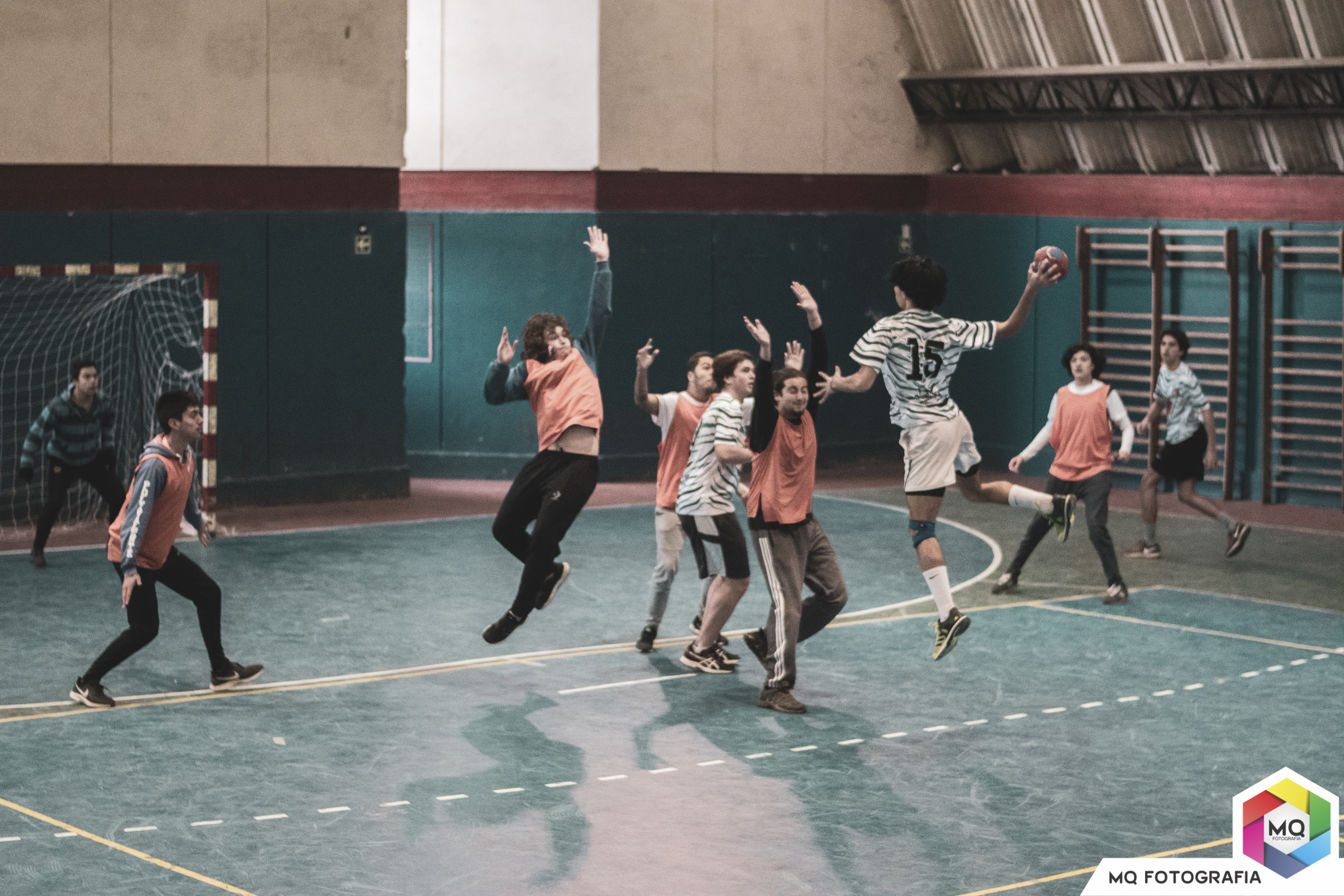 Handball, desde abajo, hasta Necochea
