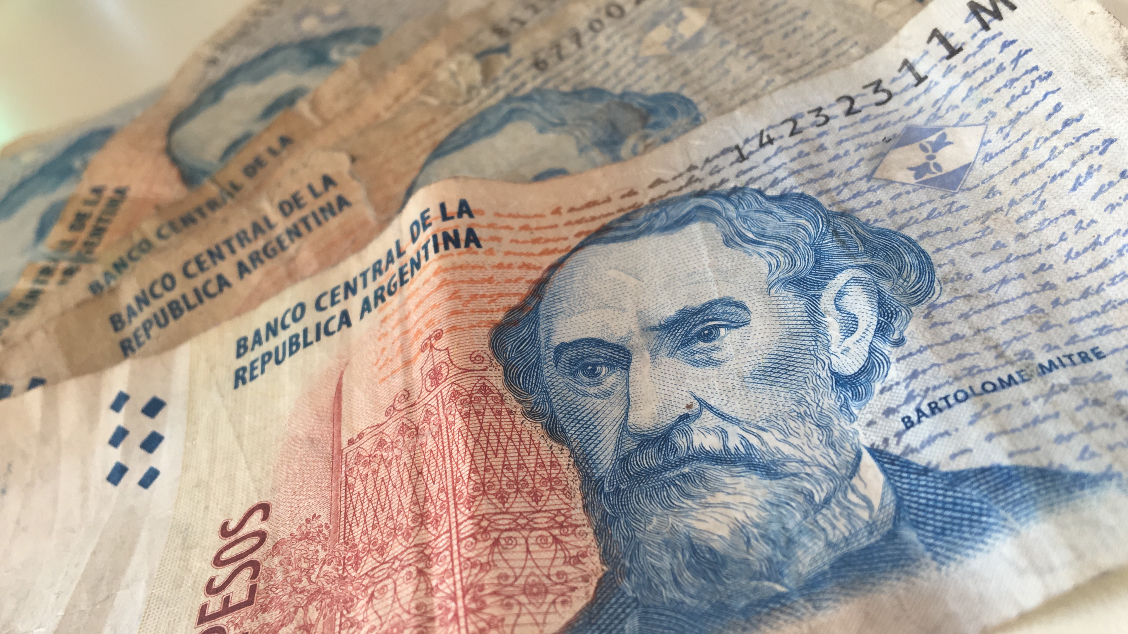 Billetes de $2 pesos para un fin solidario