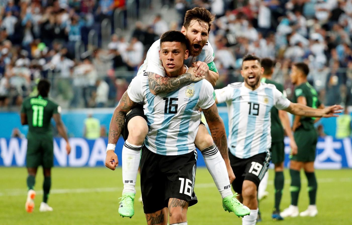 Con la fiereza de un grande, Argentina se metió en octavos de final
